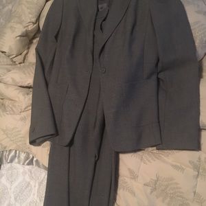 Women’s pant suit